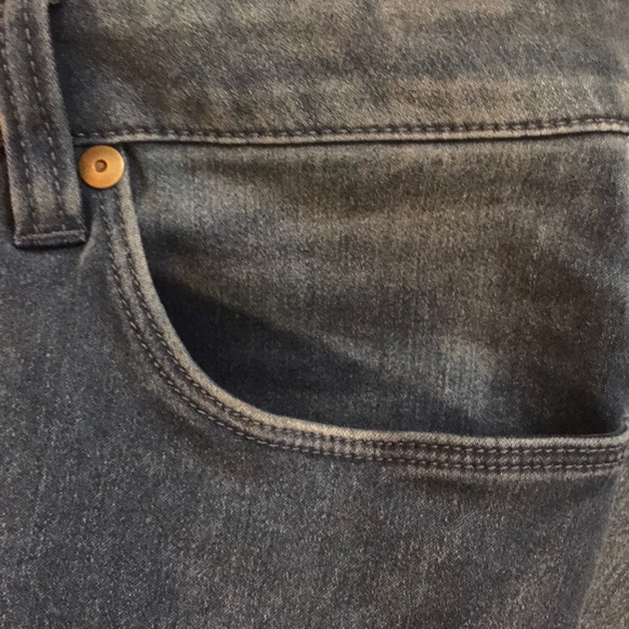 “HAGGAR” Petite Ladies Denim Jeans. - Picture 6 of 14